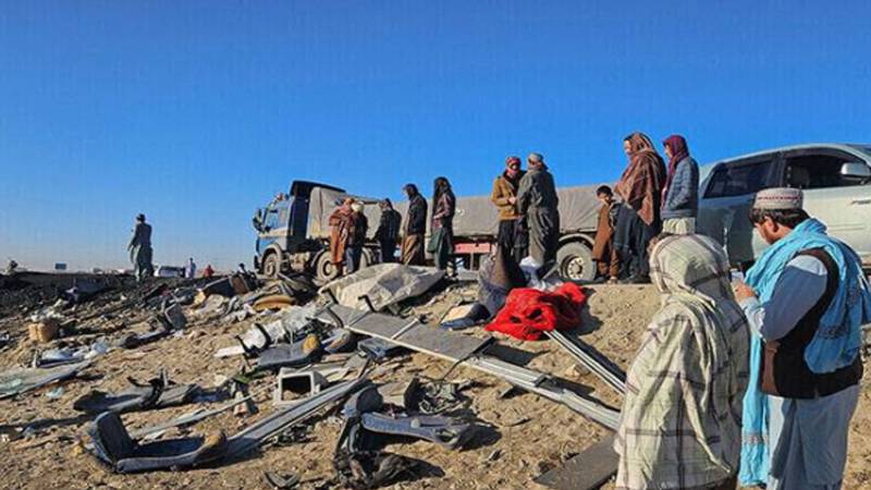 ایران سے واپس آنے والے مہاجرین کی بس خوفناک حادثے کا شکار، 76 سے زائد ہلاکتیں