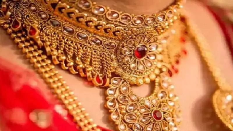 سونے کی قیمت میں مزید کمی، مارکیٹ میں مندی جاری