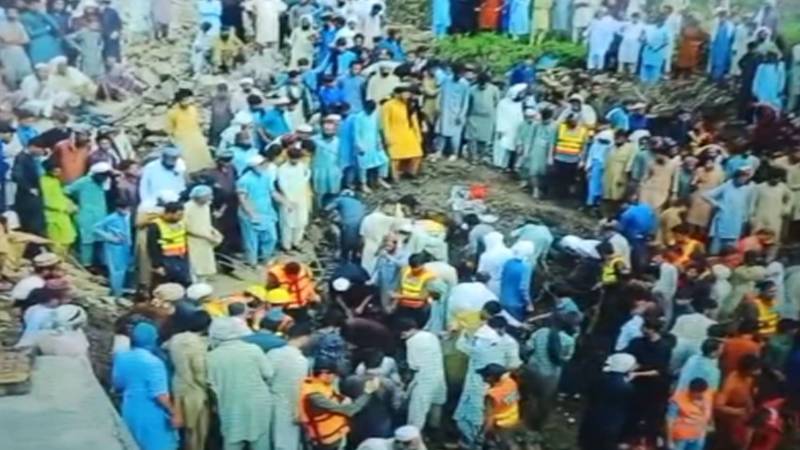 صوابی کے گدون امازئی میں سیلاب اور لینڈ سلائیڈنگ سے ہلاکتوں کی تعداد 37 پہنچ گئی