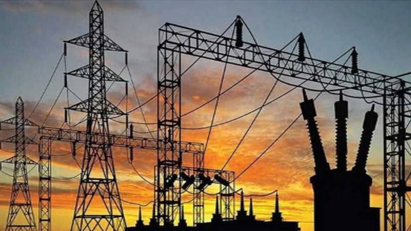 مہنگائی کے ستائے عوام کے لیے بجلی کی قیمتوں میں کمی کا امکان
