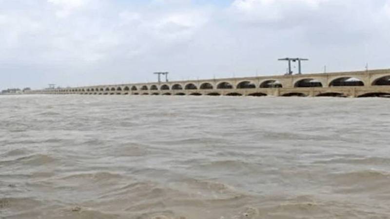 بھارت سے آنے والے سیلابی ریلے نے دریائے ستلج اور دیگر دریاؤں میں خطرناک صورتحال پیدا کر دی