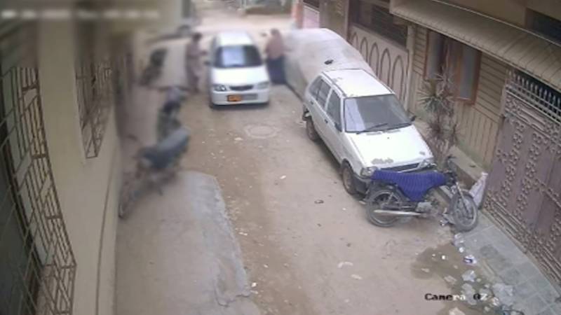 ملیر رفاہِ عام سوسائٹی میں مسلح ڈکیتی کی واردات، سی سی ٹی وی فوٹیج منظرِ عام پر