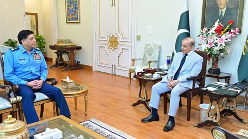 وزیراعظم شہباز شریف کی پاک فضائیہ کے سربراہ سے ملاقات، فضائیہ کے کردار کو خراج تحسین