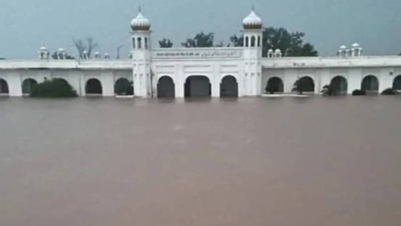 کرتارپور میں دریائے راوی کا حفاظتی بند ٹوٹ گیا، گردوارے میں پانی داخل، سینکڑوں افراد پھنس گئے