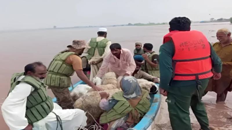سیلاب متاثرہ علاقوں میں پاک فوج کا ریسکیو اور ریلیف آپریشن جاری، ہزاروں افراد محفوظ مقامات پر منتقل