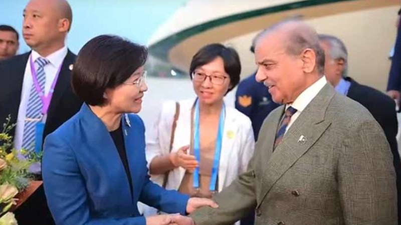 وزیراعظم شہباز شریف چین پہنچ گئے