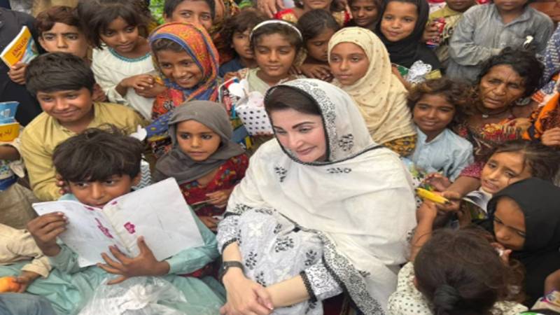 مریم نواز شریف کا قاسم بیلہ ریلیف کیمپ کا دورہ، سیلاب متاثرہ بچوں اور خواتین میں خوشیاں بانٹیں