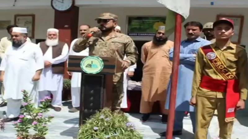 پشاور میں یومِ دفاع و شہداء کی تقاریب، طلباء کا ملی جذبہ اور پاک فوج کے ساتھ اظہار یکجہتی