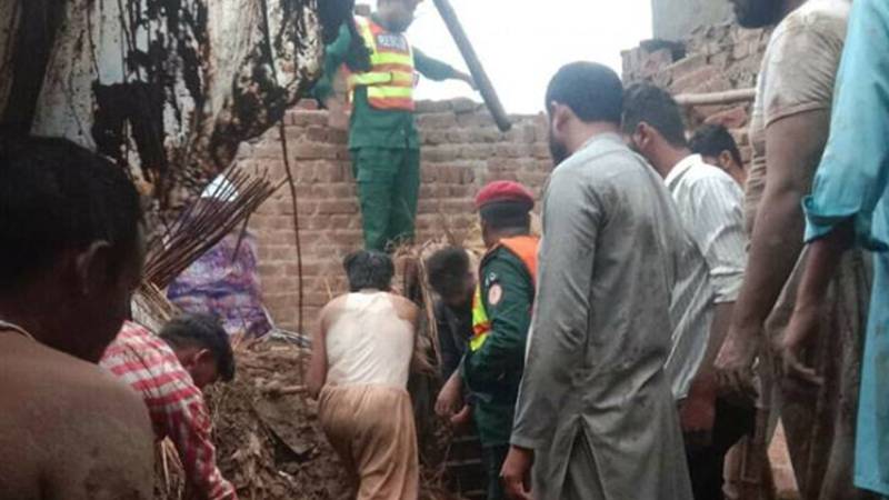 واٹرلینڈ سگیاں میں گھر کی چھت گرنے سے 3 افراد زخمی