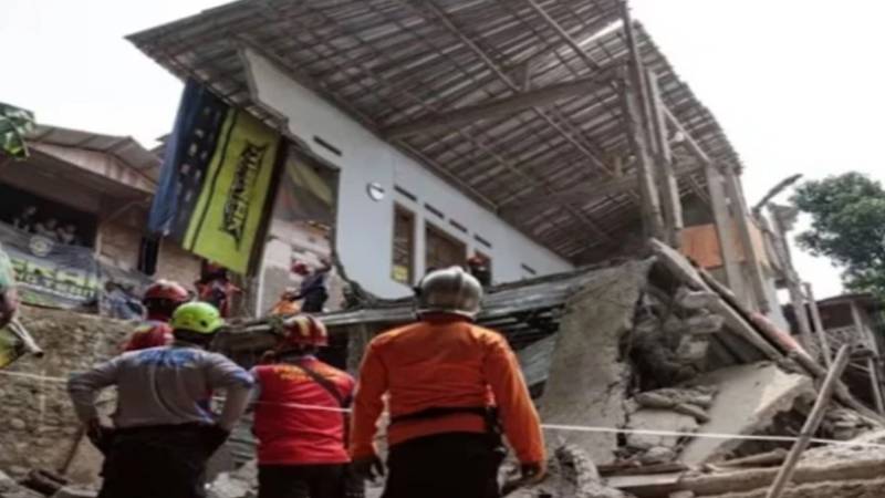 جزیرہ جاوا میں کمیونٹی ہال کی عمارت گرنے سے 3 جاں بحق، 84 زخمی