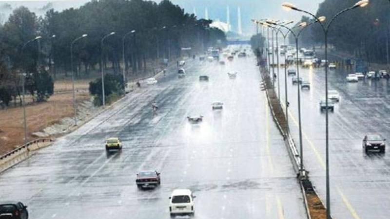 مختلف علاقوں میں موسلا دھار بارش، موٹروے پولیس کی جانب سے حفاظتی تدابیر کی ہدایات جاری