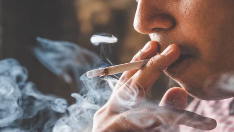 صبح جاگتے ہی سگریٹ؟ یہ عادت آپ کی زندگی کے لیے خطرہ بن سکتی ہے!