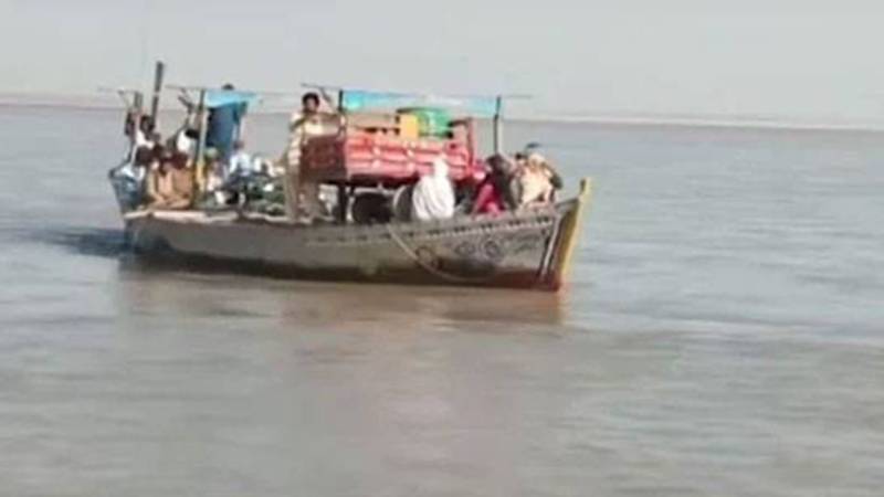 ملتان: سیلاب متاثرین کی مجبوری کا فائدہ، پرائیویٹ کشتی مالکان کی من مانیاں