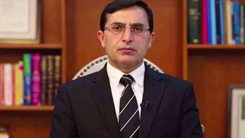 بیرسٹر گوہر خان نے اڈیالہ جیل کے باہر صحافیوں پر تشدد پر معذرت کر دی