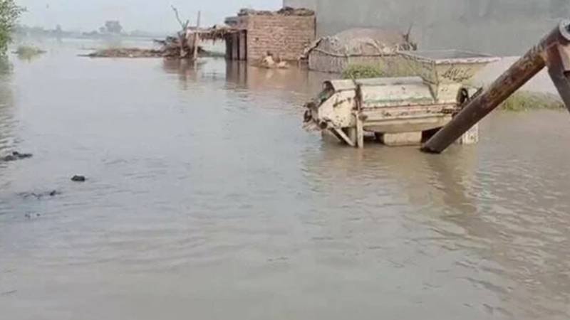رحیم یار خان کے علاقے نوروالا میں سیلاب کی تباہ کاریاں، ہزاروں افراد محفوظ مقامات پر منتقل