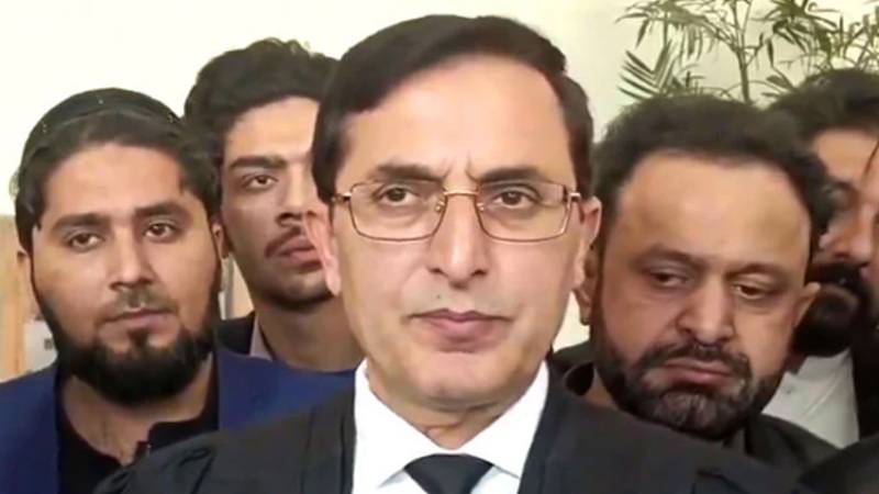 بانی پی ٹی آئی چاہتے ہیں ستمبر میں جلسہ، پارٹی انتظامات جاری:بیرسٹر گوہر