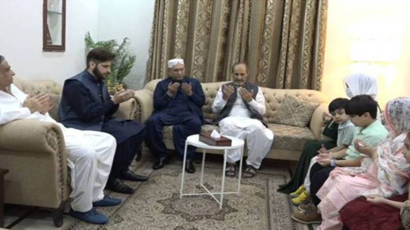 صدر آصف علی زرداری نے شہید میجر عدنان اسلم اور میجر معیز عباس کے اہل خانہ سے تعزیت کی