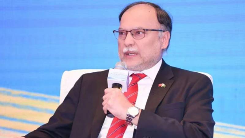ہم اتنے حقیر کیوں ہوگئے کہ آج اپنے بہن بھائیوں کا دفاع کرنے سے بھی قاصر ہیں: احسن اقبال