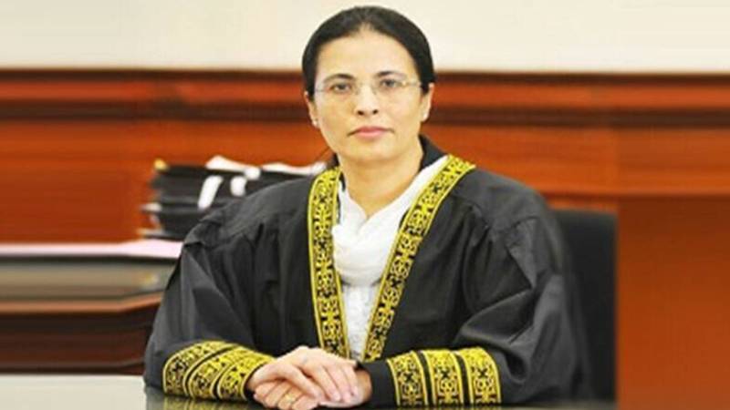 لاہور: جسٹس عائشہ اے ملک کے اسکواڈ کی گاڑی الٹ گئی، 5 اہلکار زخمی