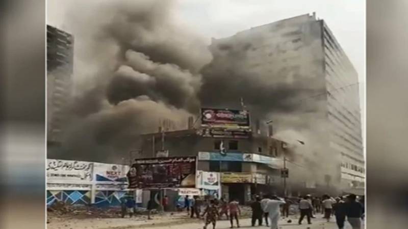 کراچی: پٹاخوں کے گودام دھماکے میں جاں بحق شخص کی بیوہ کا 6 کروڑ 45 لاکھ ہرجانے کا دعویٰ