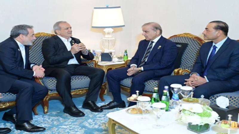 ہنگامی عرب اسلامی اجلاس: وزیراعظم شہباز شریف کی ایرانی صدر سے ملاقات، فلسطین پر امت مسلمہ کے اتحاد کا اعادہ
