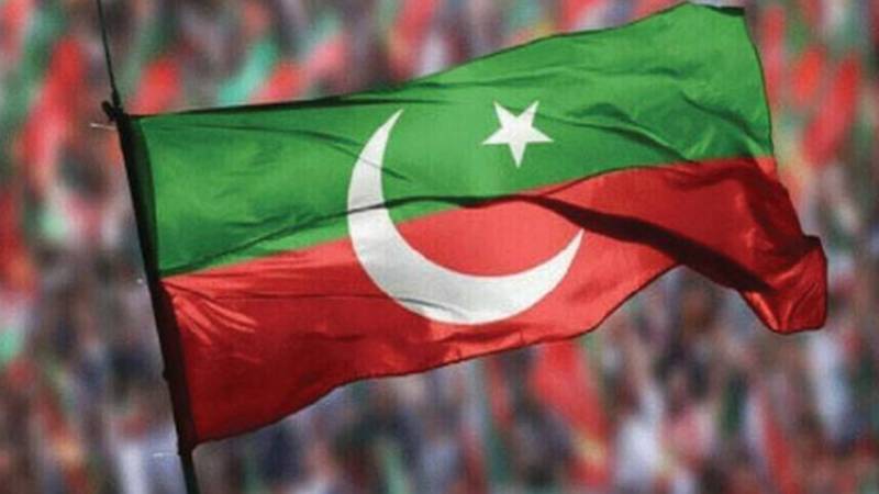 پی ٹی آئی کے 17 سینیٹرز نے قائمہ کمیٹیوں سے استعفیٰ دے دیا