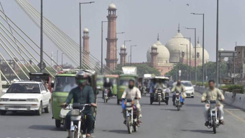 غفلت اور لاپرواہی سے ڈرائیونگ کرنے والوں کے خلاف پنجاب میں کارروائیاں دوگنی، 4 لاکھ سے زائد ڈرائیور چالان