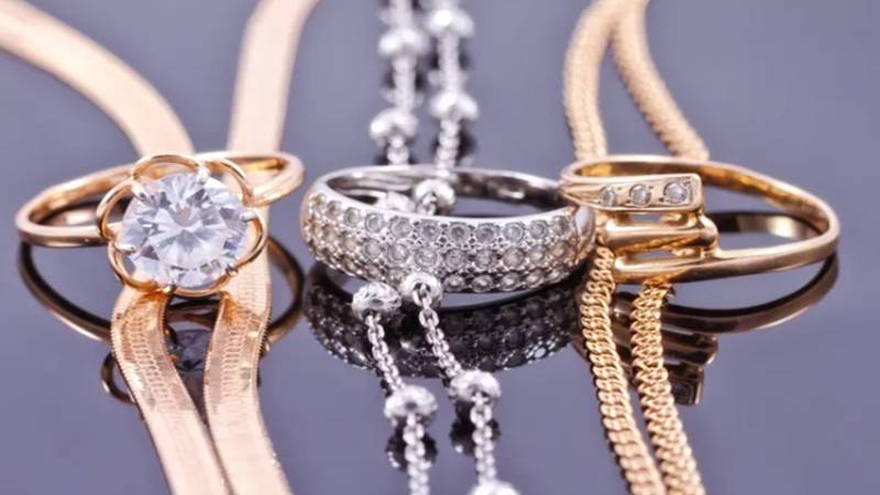 سونے کی قیمتوں میں استحکام، چاندی نے نیا اضافہ کرلیا