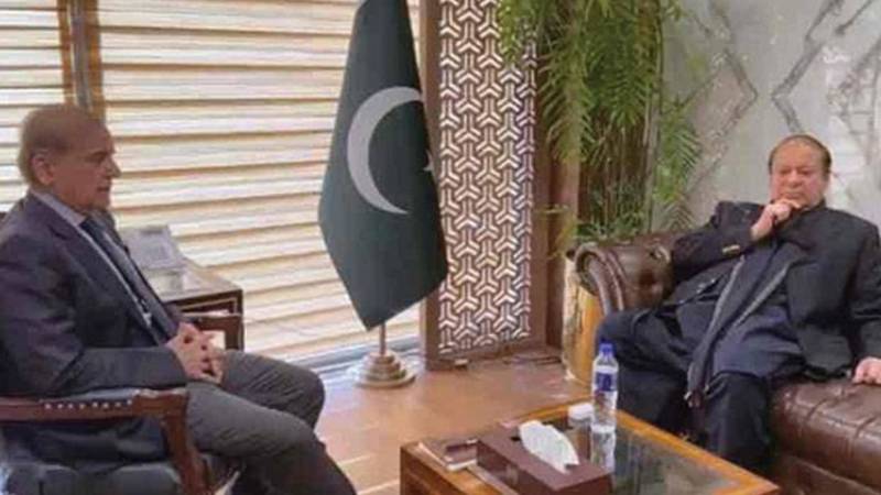 وزیراعظم شہباز شریف سعودی عرب کے دورے کے بعد برطانیہ پہنچ گئے