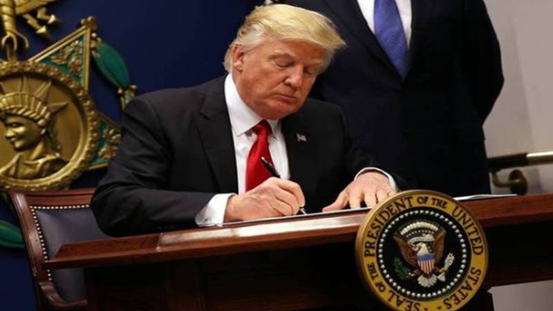 ٹرمپ نے ایچ ون بی ورکر ویزا کے لیے سالانہ 1 لاکھ ڈالر فیس کا حکم نامہ جاری کیا، ٹک ٹاک ڈیل پر بھی بات