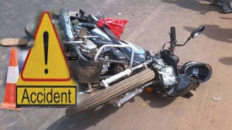 لاہور: کینال روڈ پر ون ویلنگ کے دوران کار کی ٹکر سے 2 نوجوان جاں بحق