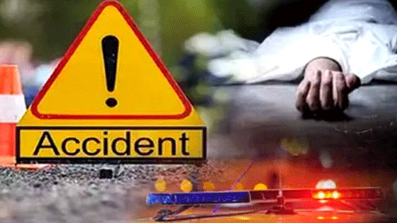 کراچی: ڈیفنس سی میں کار کی ٹکر سے دو نوجوان جاں بحق، سی سی ٹی وی فوٹیج منظر عام پر