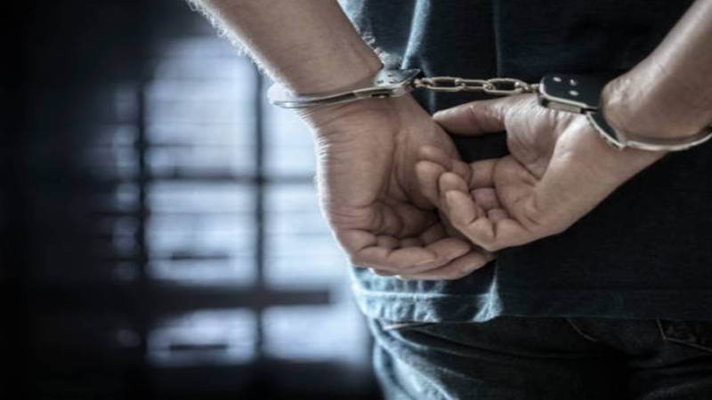 ڈولفن سکواڈ نے شیرا کوٹ سے پیشہ ور منشیات فروش گرفتار، 1 کلو چرس برآمد