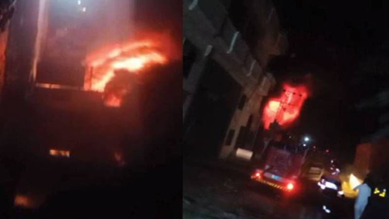 لاہور: سگیاں کے پرچی اسٹاپ میں گودام میں آگ، لاکھوں روپے کا سامان جل گیا، کوئی جانی نقصان نہیں