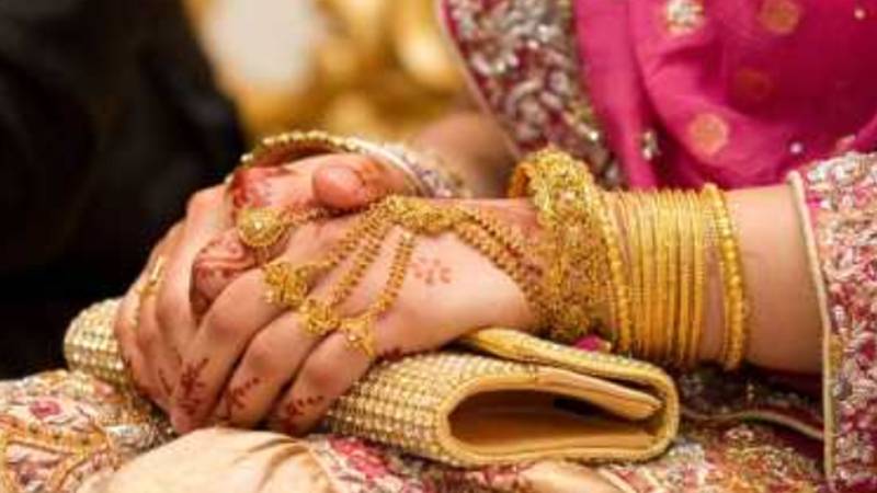 سونے کی قیمت عالمی اور مقامی مارکیٹ میں تاریخی ریکارڈ پر پہنچ گئی