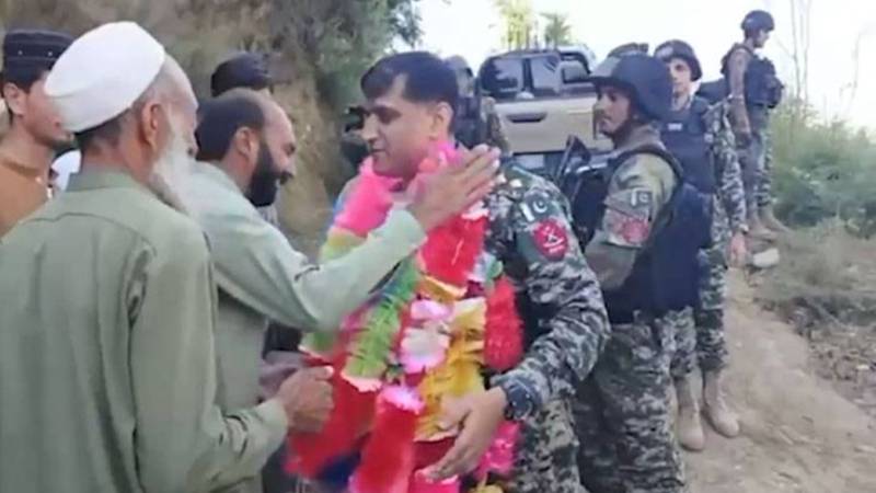 دیر اور زگئی میں پاک فوج کا کامیاب آپریشن، عوام کا والہانہ استقبال