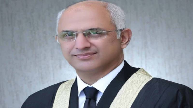 ججز کے مسائل حل کرنے کے لیے چیف جسٹس اور آئینی بینچ کے سربراہ سے اجلاس کا مطالبہ، جسٹس محسن