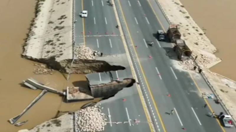  جلال پور پیر والا میں سیلاب، موٹروے ایم 5 بند اور دیہات زیرِ آب