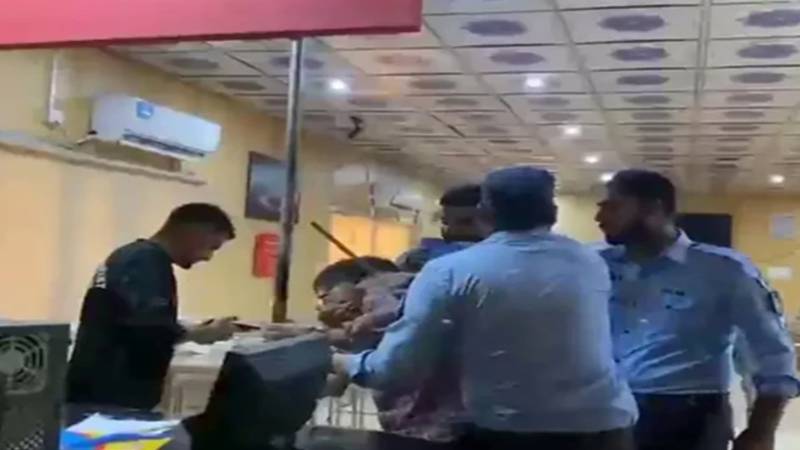 اسلام آباد: نیشنل پریس کلب پر پولیس دھاوے کے خلاف صحافیوں کا قومی اسمبلی اجلاس سے واک آؤٹ