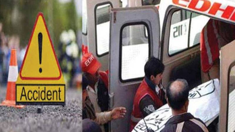 لاہور کے علاقے مسلم ٹاؤن میں پیش آنے والے افسوسناک ٹریفک حادثے میں دو نوجوان جاں بحق ہو گئے۔