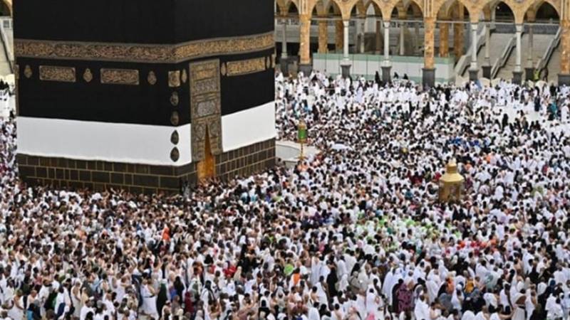 کسی بھی ویزے پر آنے والے زائرین اب عمرہ کر سکیں گے:سعودی عرب