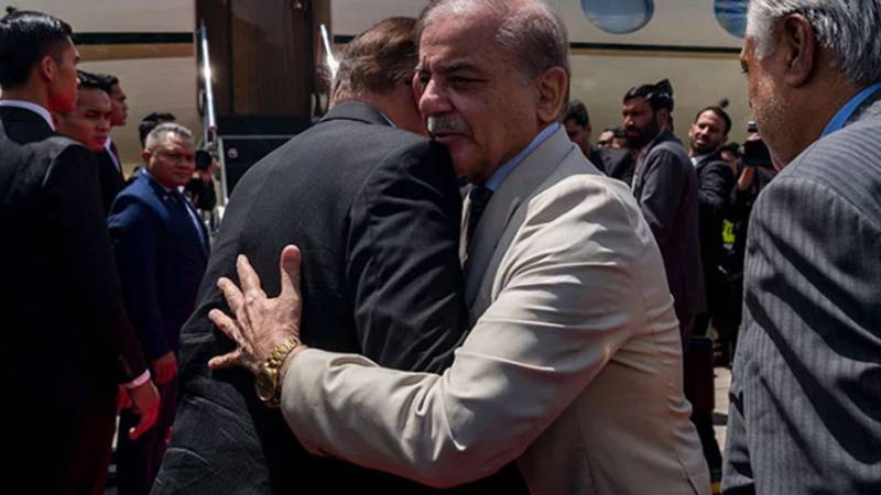 وزیراعظم شہباز شریف نے ملائیشیا کا سرکاری دورہ مکمل کر کے وطن واپس روانہ ہو گئے