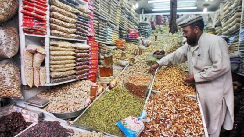 خیبرپختونخوا: موسم سرما کے آغاز پر خشک میوہ جات کی قیمتیں بلند، پشاور میں چلغوزے کی فی کلو قیمت 12 ہزار تک