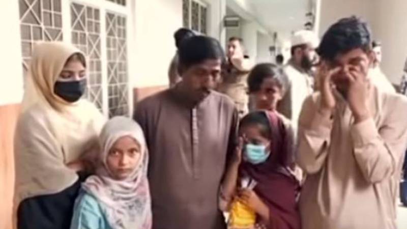 ٹک ٹاک پر محبت، 5 بچوں کی ماں نے خلع کے بعد عبدالرحمن سے شادی کر لی, عدالت میں بچوں کے رونے سے ماحول افسردہ