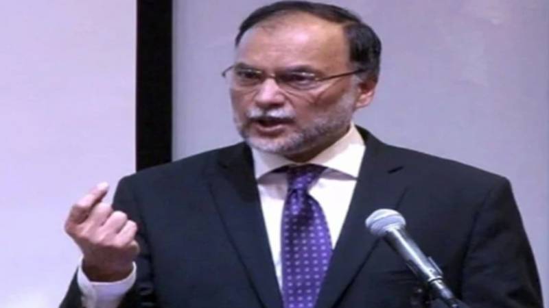 پاکستان نے چوتھی ترقیاتی اڑان بھری ہے، استحکام اور وژن کے ساتھ آگے بڑھنا ہوگا، احسن اقبال