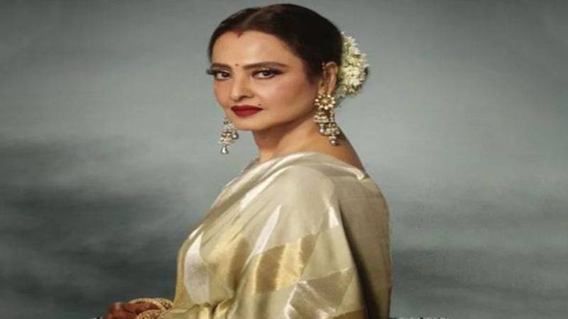 بالی وڈ کی معروف اداکارہ ریکھا کی عمر 71 سال ہو گئی