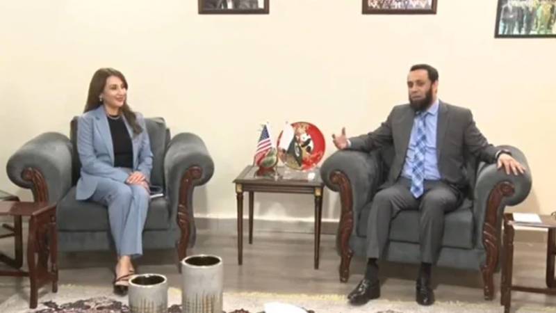 وفاقی وزیر اطلاعات عطا تارڑ سے امریکی ناظم الامور نٹیلی بیکر کی اہم ملاقات