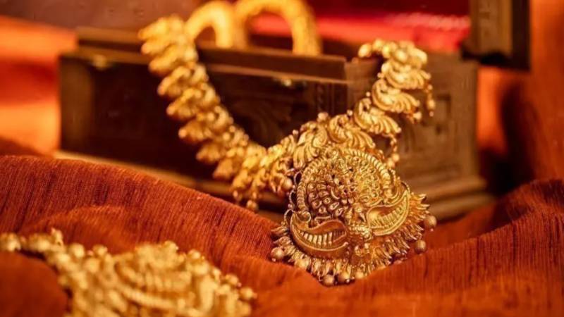 سونے کی قیمت میں آج پھر بڑا اضافہ، فی تولہ قیمت مقررہ سطح کے قریب پہنچ گئی
