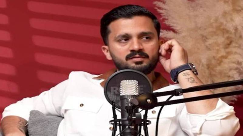 رجب بٹ نے ازدواجی زندگی میں کشیدگی کی خبروں کو بے بنیاد قرار دے دیا، سوشل میڈیا کو جھوٹی افواہوں کا ذمہ دار قرار دیا
