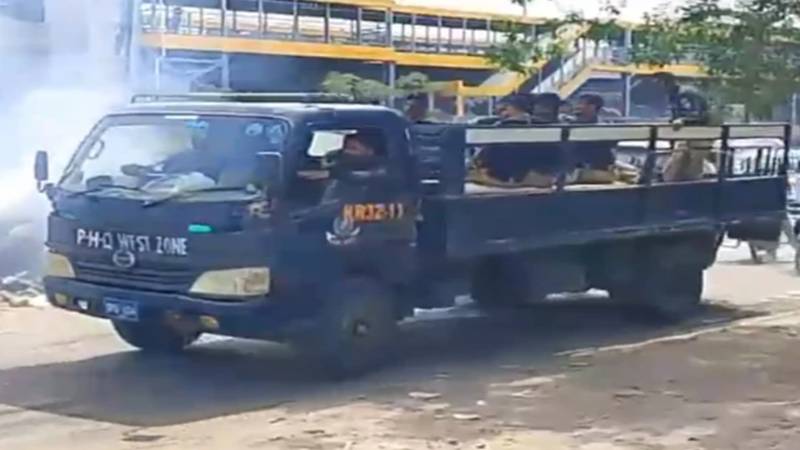 کراچی: احتجاج اور اسکولز کی قبل از وقت چھٹیوں کے حوالے سے پولیس کا ردعمل